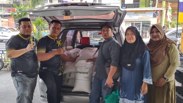SAMBUT BOLA PENYERAHAN BANTUAN PANGAN BERAS KEPADA PENYANDANG DESTABILITAS DAN LUMPUH WARGA KEL. BUGIS